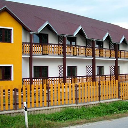 Motel Pod Stromisom Vlachovo Ngoại thất bức ảnh
